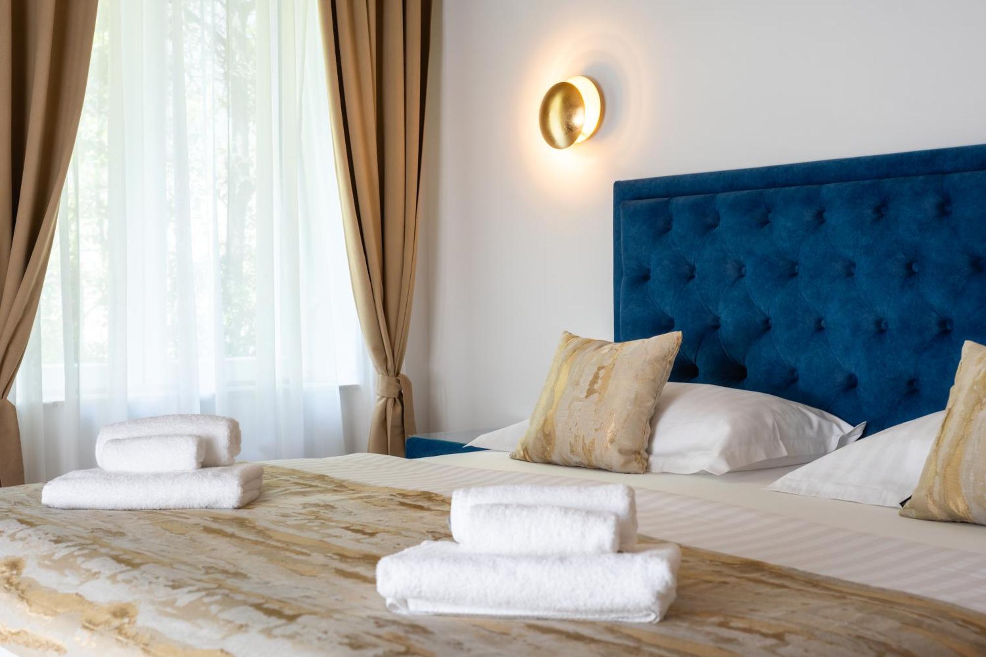 Luxury Floramye (adults Only) Split